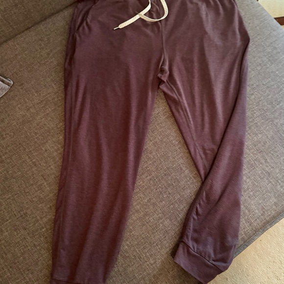 VUORI Performance Joggers - Picture 4 of 8